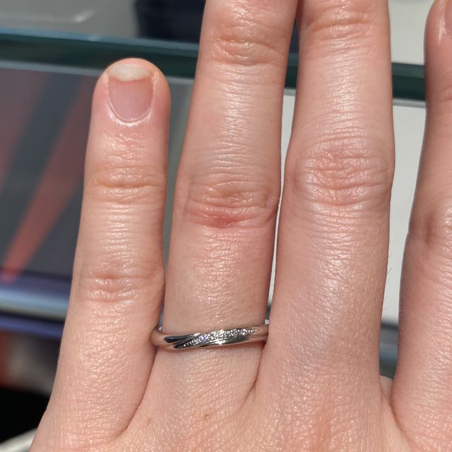 【銀座ダイヤモンドシライシの口コミ】 デザインが気に入ったのと、価格も予算内であったので購入を決めました。…