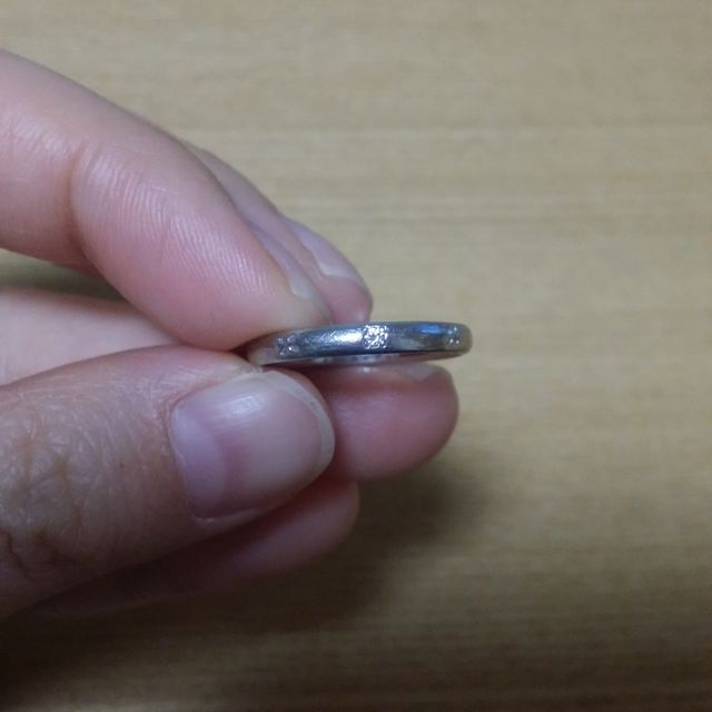 【ギンザタナカブライダル(GINZA TANAKA BRIDAL)の口コミ】 婚約指輪を購入しなかったので、ダイヤ入りのものにしました。
シンプルな…