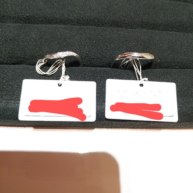【TRECENTI(トレセンテ)の口コミ】 メレダイヤがついている指輪を探していました。
価格がリーズナブルだった…