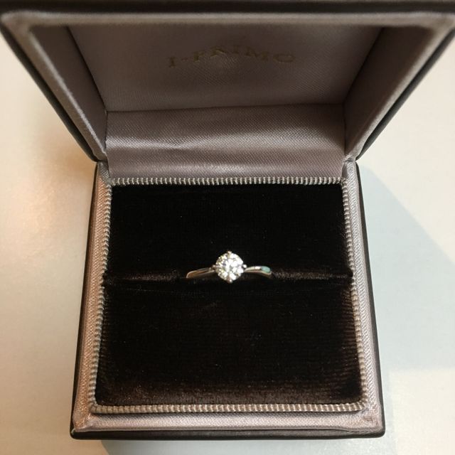 【アイプリモ(I-PRIMO)の口コミ】 手に着けた時に、ストレートの指輪よりもカーブの指輪の方が手に馴染み、…