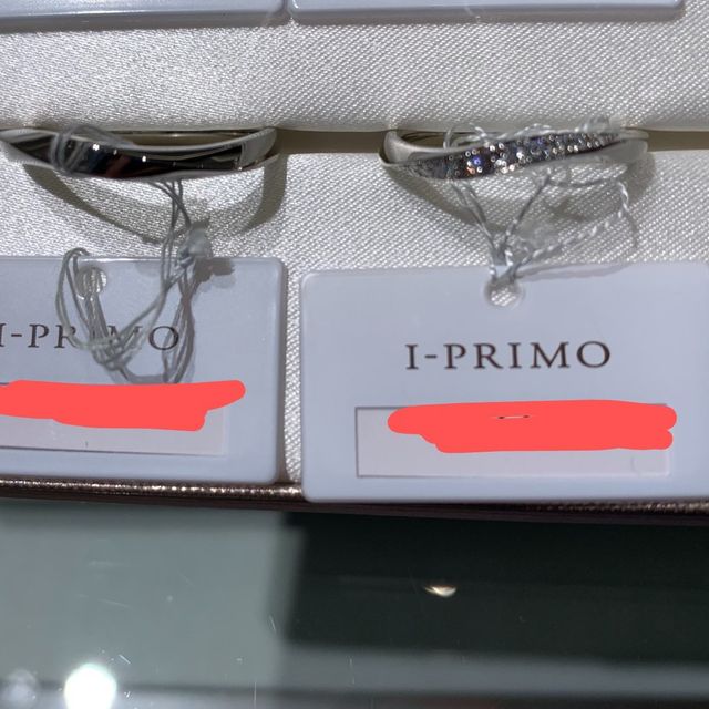 【アイプリモ(I-PRIMO)の口コミ】 ウェーブがかかったデザインです。
メレダイヤがたくさんついています。
…