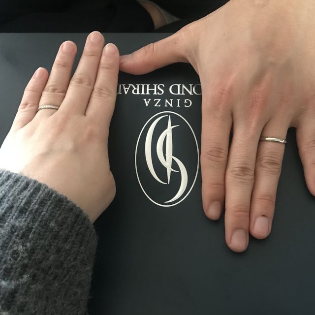 【銀座ダイヤモンドシライシの口コミ】 デザインが可愛くて試着した瞬間にこれだって即決でした。
はじめはダイヤ…