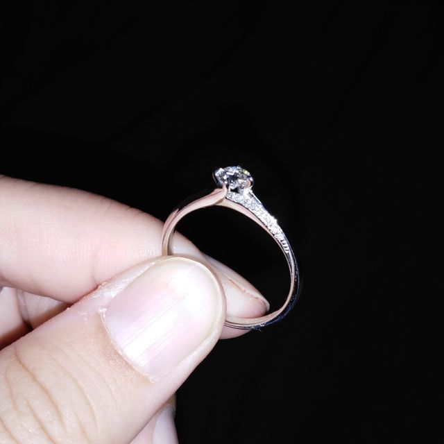 【エクセルコダイヤモンド(EXELCO DIAMOND)の口コミ】 シンプルのものからゴージャスなものまで見て悩みましたが個性があるもの…