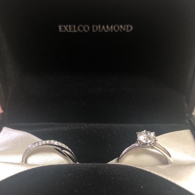 【エクセルコダイヤモンド(EXELCO DIAMOND)の口コミ】 結婚指輪と婚約指輪の重ねづけで楽しめるように、セットで購入しました。…