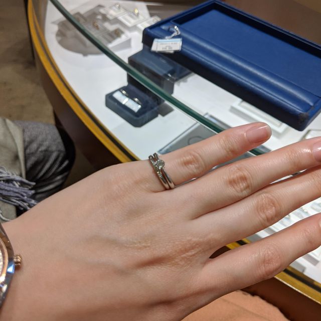 【銀座ダイヤモンドシライシの口コミ】 値段も手頃で、また日本製なのでつけ心地が合っている。ダイヤモンドの輝…