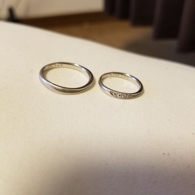 【銀座ダイヤモンドシライシの口コミ】 ・あまり見かけない、オーソドックスではないデザイン
(ねじれ+一部につや…