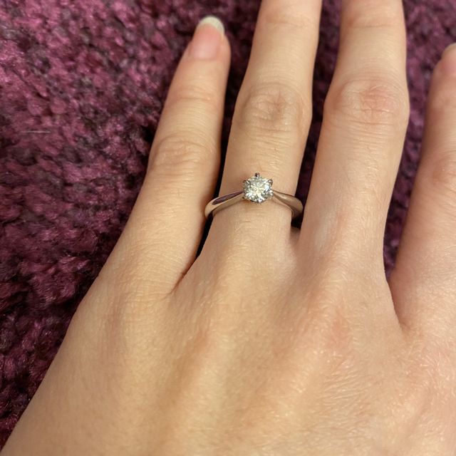 【銀座ダイヤモンドシライシの口コミ】 指輪のデザインがいくつもあり、とても迷ったがその度に定員のお姉さんが…