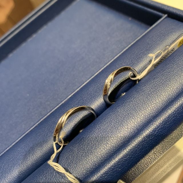 【銀座ダイヤモンドシライシの口コミ】 ウェーブデザインでさがしていたのですが、ダイヤモンドが中央についてい…