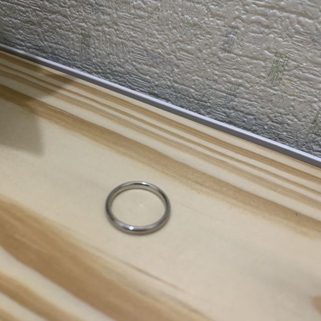 【銀座ダイヤモンドシライシの口コミ】 旦那様もシンプルが好みで、お互い仕事中にも着用できるので大きすぎず、…