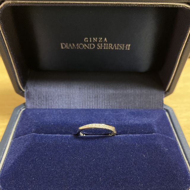 【銀座ダイヤモンドシライシの口コミ】 最初は全く違うデザインを検討していましたが、側面にもダイヤが連なって…