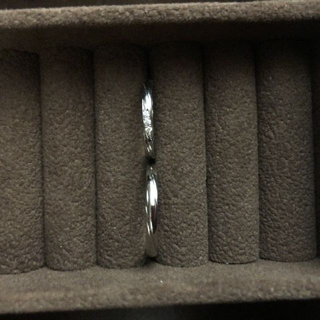 【アイプリモ(I-PRIMO)の口コミ】 結婚指はシンプルなデザインを探しており、
指輪には2本のラインがあり、…