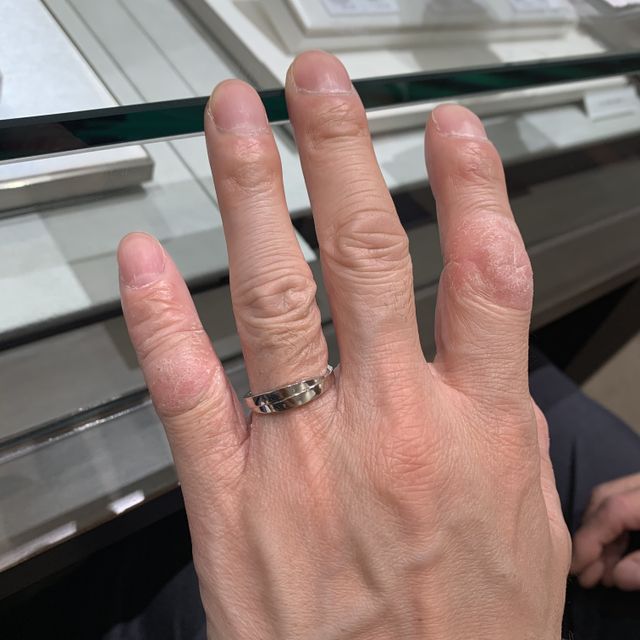 【アイプリモ(I-PRIMO)の口コミ】 ある程度の太さがあり、男性の手にバランス良くおさまる感じがしました。…