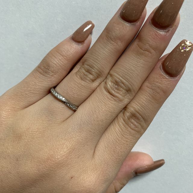 【銀座ダイヤモンドシライシの口コミ】 店員さんが私好みの指輪をいくつか持ってきてくださり、どれもセンスが良…