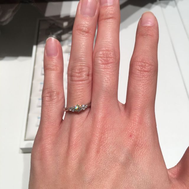 【銀座ダイヤモンドシライシの口コミ】 個人的に1点ダイヤがあまり好きではなかったので、メレダイヤを探していま…