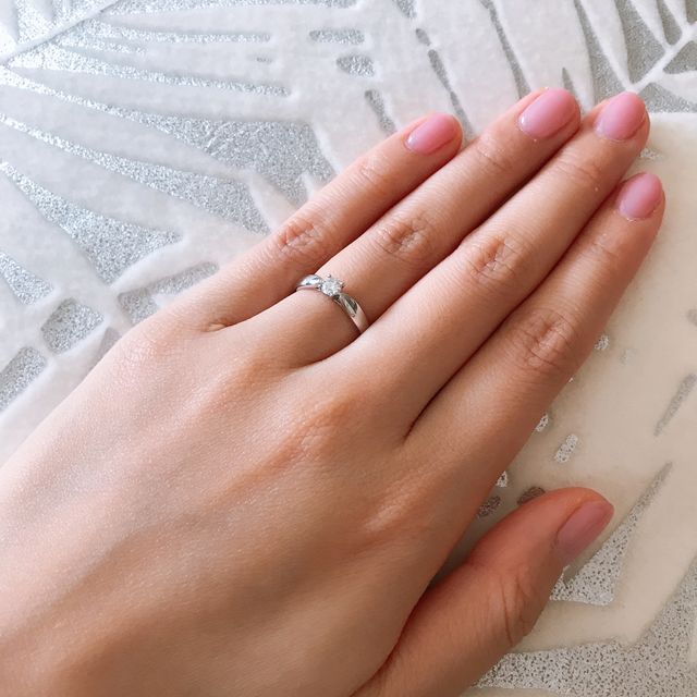 【ティファニー(Tiffany & Co.)の口コミ】 シンプル且つ華やかなデザインが良かったので、ハーモニーに決めました。…