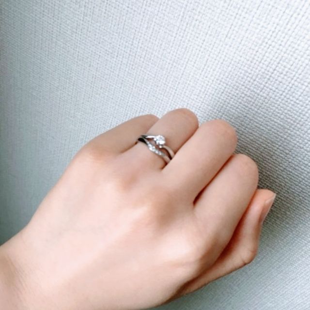 【4℃ BRIDAL(ヨンドシーブライダル)の口コミ】 ダイヤの輝きがどれも本当に魅力的でした
普段使いもできるシンプルなデザ…