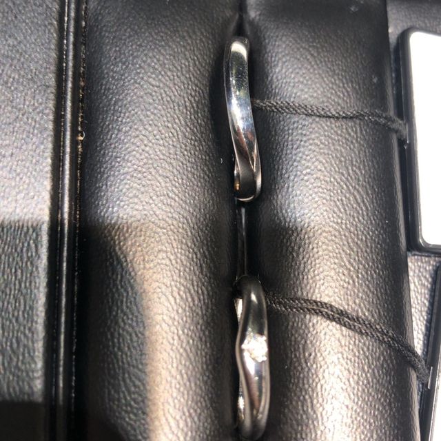 【ラザール ダイヤモンド(LAZARE DIAMOND)の口コミ】 特に2点あげます。
①ダイヤモンド
一石でも強い輝きをセンターに着いたダ…