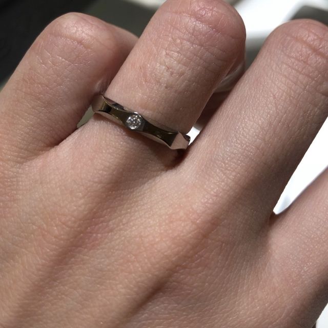 【ブルガリ(BVLGARI)の口コミ】 リング名を日本語訳すると無限大という意味だそうです。
寄り添う夫婦をイ…