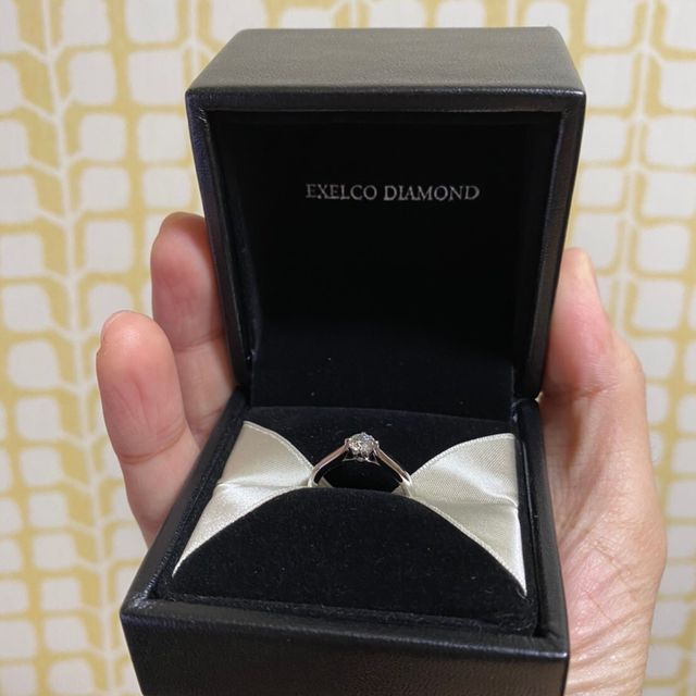 【エクセルコダイヤモンド(EXELCO DIAMOND)の口コミ】 デザインがシンプルで飽きがこないこと、ダイヤモンドの質が良くカットや…