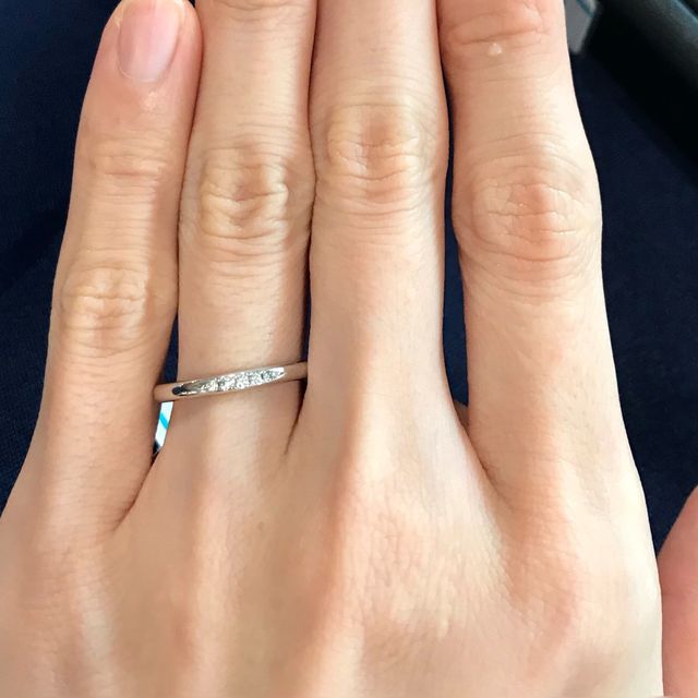 【銀座ダイヤモンドシライシの口コミ】 ウェーブのデザインと最後まで悩みましたが、長く付けるものなので、でき…