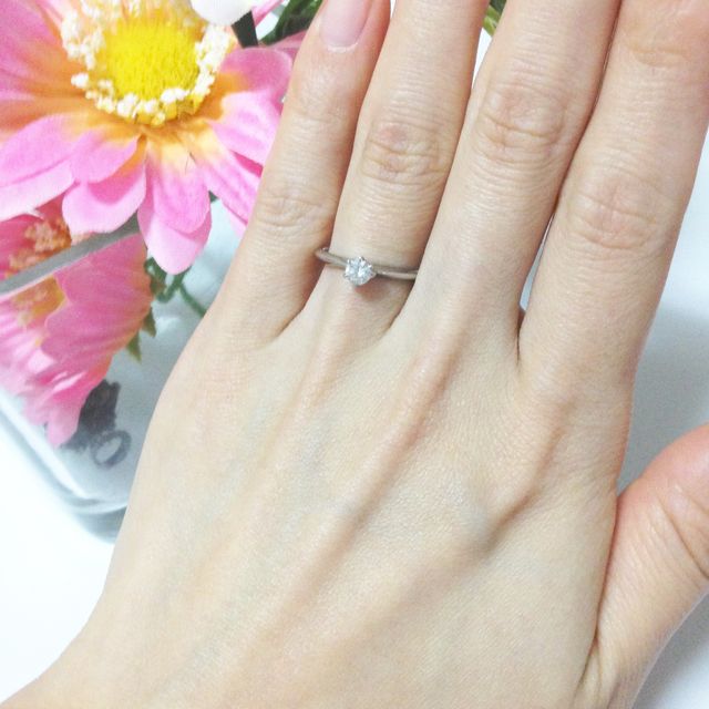 【A DEUX(アドゥー)の口コミ】 小さくても良いのでダイヤがポコッと付いている物が良かったのでこちらに…