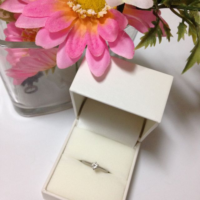 【A DEUX(アドゥー)の口コミ】 小さくても良いのでダイヤがポコッと付いている物が良かったのでこちらに…