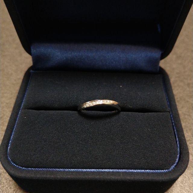 【4℃ BRIDAL(ヨンドシーブライダル)の口コミ】 婚約指輪は予算40万円で結婚指輪と合計で70万円を目安に選びました。ブラ…