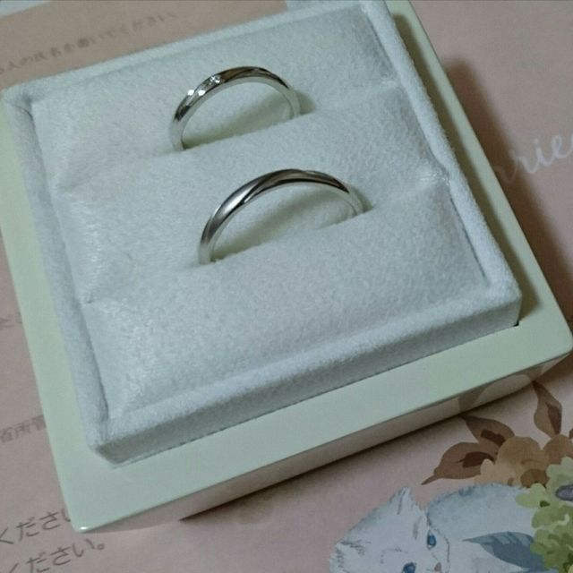 【LUCIE(ルシエ)の口コミ】 シンプルな物を探していました。緩いカーブのラインが素敵で、女性物には…