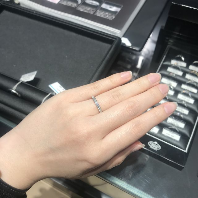 【エクセルコダイヤモンド(EXELCO DIAMOND)の口コミ】 エタニティリングか、某ハイブランドのデザインリングで検討していました…
