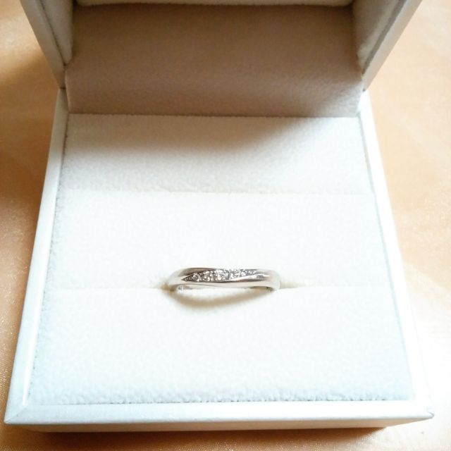 【アンジェリックフォセッテ(Angelique Fossette)の口コミ】 上品な緩やかV字が指に合っていた事と、付け心地に違和感がなかった事が良…