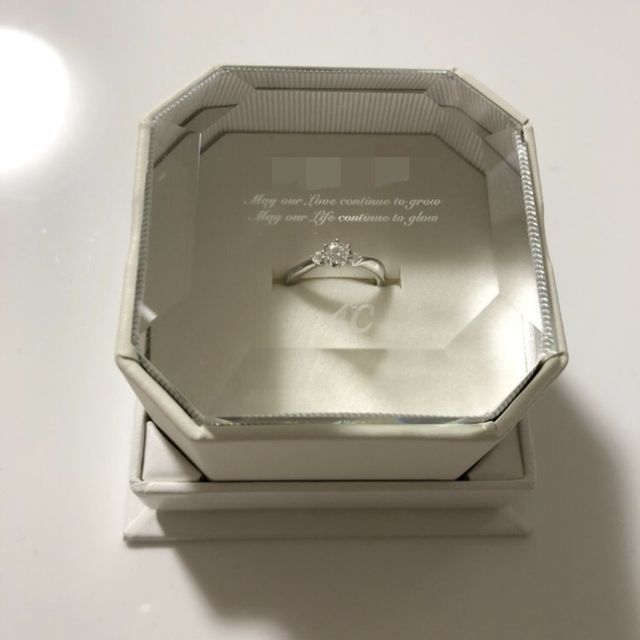 【4℃ BRIDAL(ヨンドシーブライダル)の口コミ】 ザ・婚約指輪というよりかは普段使いもできそうなつけやすいデザインで探…