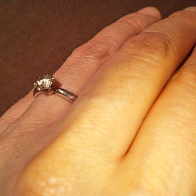 【ラザール ダイヤモンド(LAZARE DIAMOND)の口コミ】 再婚でしたので、婚約指輪をもらえるとは思っていませんでした。
夫は、最…