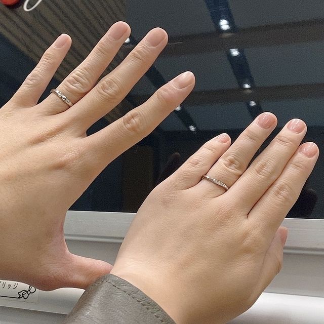 【アイプリモ(I-PRIMO)の口コミ】 デザイン重視で選びました。彼は指が細長く、私は短めでふっくらしている…