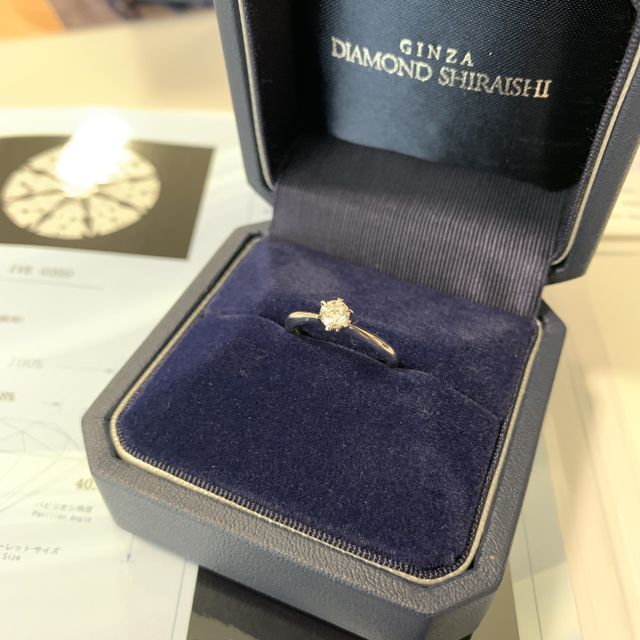 【銀座ダイヤモンドシライシの口コミ】 2点あります。
1点目はダイヤモンドに対する信頼度の高さです。ダイヤモン…