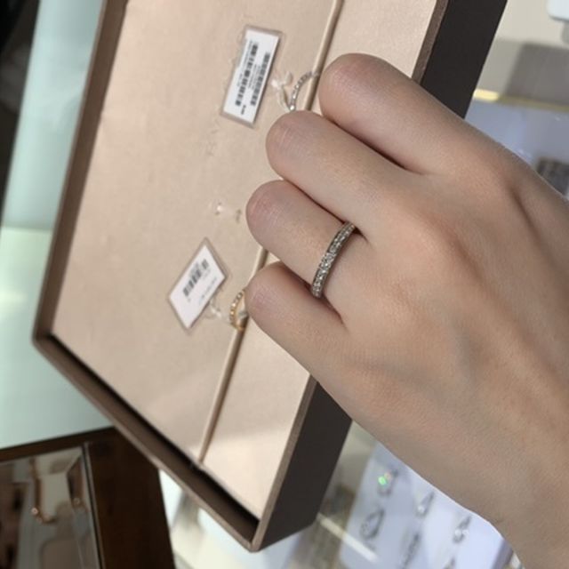 【ブルガリ(BVLGARI)の口コミ】 やはりブルガリという老舗ブランド名に劣らず、プラチナの安定感もありな…