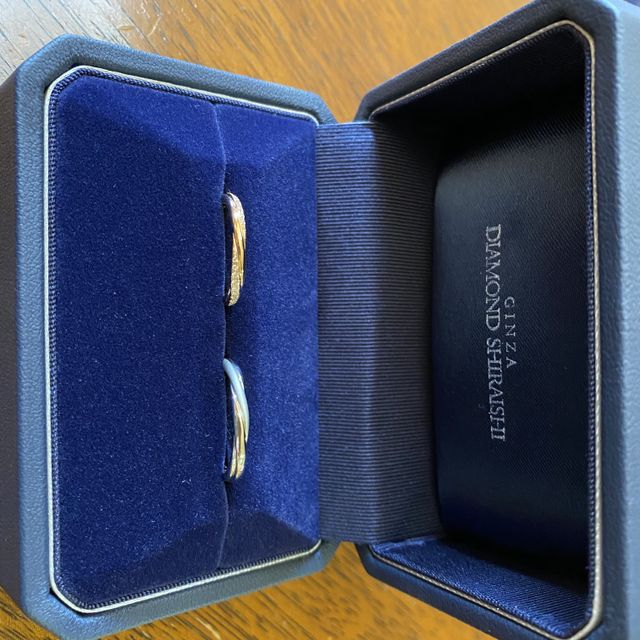 【銀座ダイヤモンドシライシの口コミ】 なかなかこれというデザインに出会えずにいましたが、こちらは指輪のデザ…