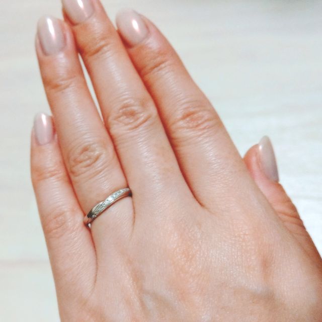 【銀座ダイヤモンドシライシの口コミ】 最初はシンプルなもので探していましたが、実際にお店にいくと色々なデザ…