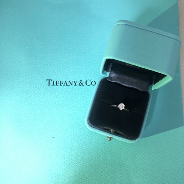 【ティファニー(Tiffany & Co.)の口コミ】 どこのブランドよりもダイヤの輝きが綺麗だったことと小さい頃からの憧れ…