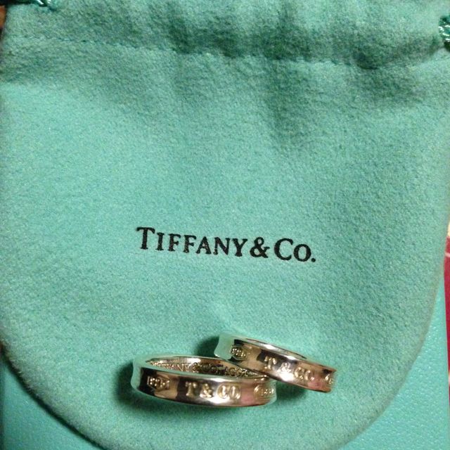 【ティファニー(Tiffany & Co.)の口コミ】 飾りがなくシンプルな刻印のみだったところが気に入りました。ブラックコ…