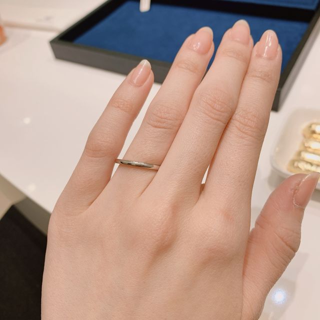 【4℃ BRIDAL(ヨンドシーブライダル)の口コミ】 ストレートの形でダイヤが1つかダイヤのないデザインで探していました。シ…