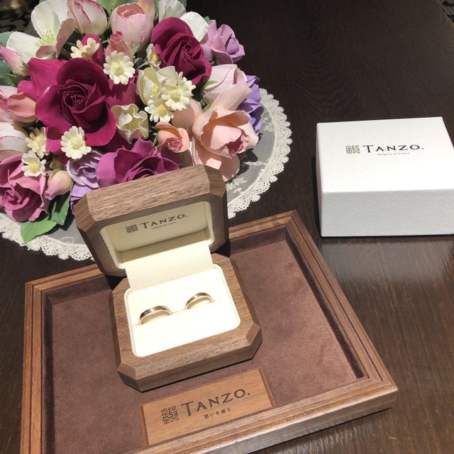 【TANZO.(鍛造指輪)の口コミ】 ・鍛造製法で、長持ちすること。
・フルオーダーで、自分たちの思うデザイ…