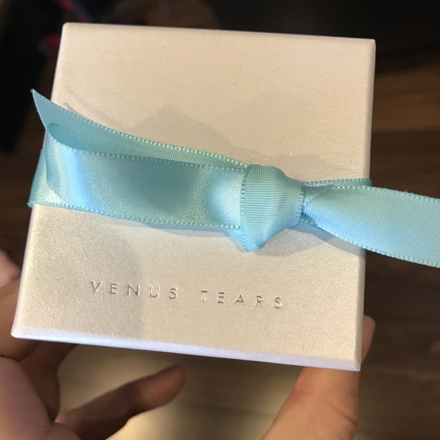 【VENUS TEARS(ヴィーナスティアーズ)の口コミ】 デザインは王道の物が良かったのでバッチリです。
他のお店だと同じデザイ…