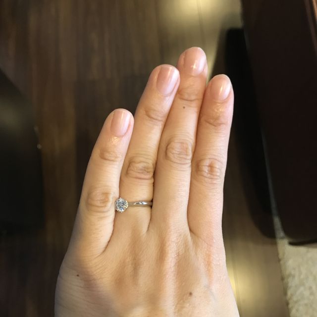 【VENUS TEARS(ヴィーナスティアーズ)の口コミ】 デザインは王道の物が良かったのでバッチリです。
他のお店だと同じデザイ…