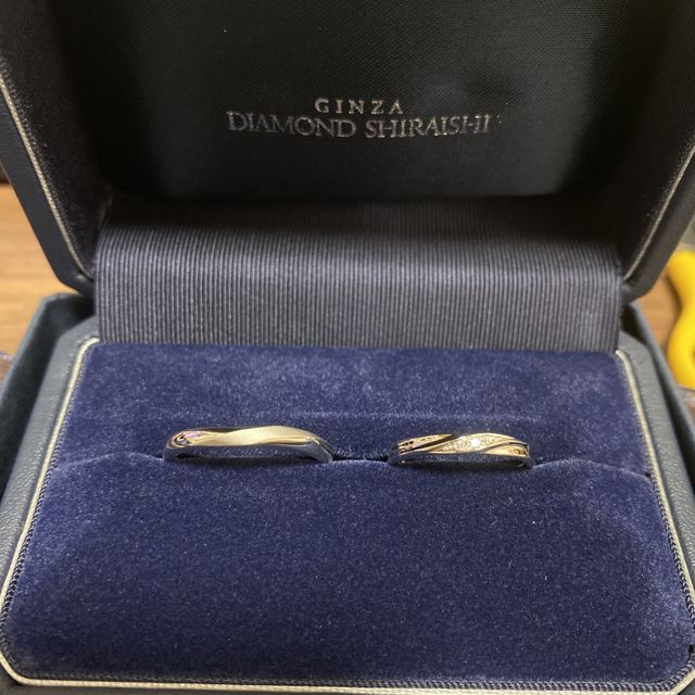 【銀座ダイヤモンドシライシの口コミ】 デザインがお気に入りです
ストレートだけどウェーブっぽく見える所がとて…
