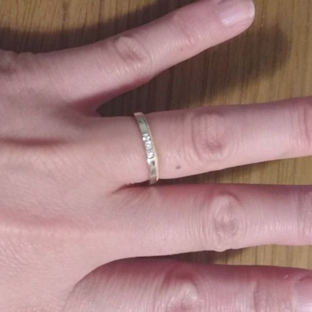 【GALA JEWELRY(ガラジュエリー)の口コミ】 シンプルなフォルムですが、その分しっかりとした造りで毎日の使用に適し…