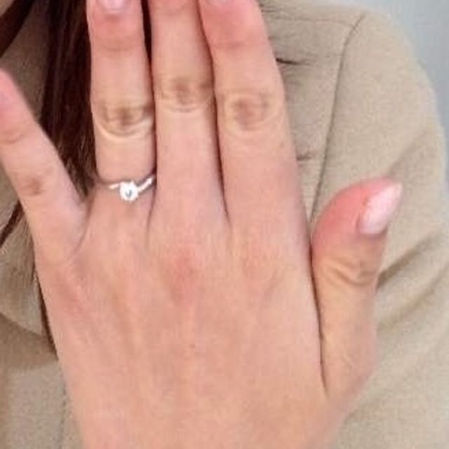 【ラザール ダイヤモンド(LAZARE DIAMOND)の口コミ】 一粒ダイヤに憧れがあったのでダイヤが綺麗にはえるところを選びました。…