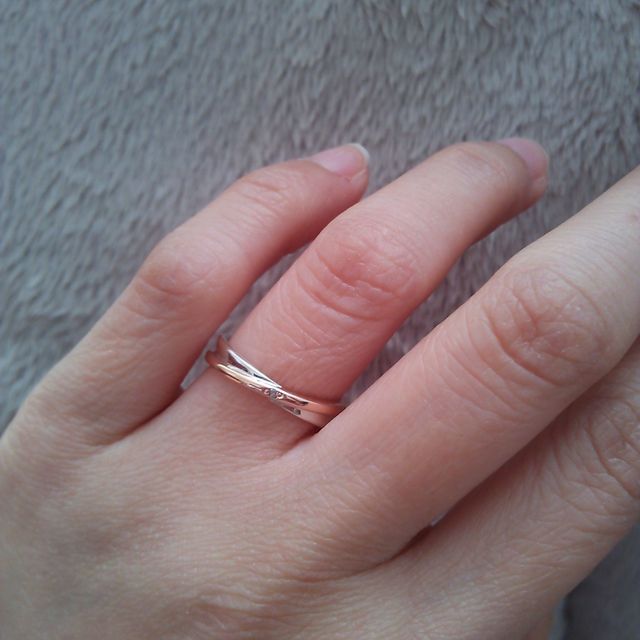 【THE KISS(ザ・キッス)の口コミ】 シンプルで細身なデザインの指輪を探していました。年齢が経ってもいつま…
