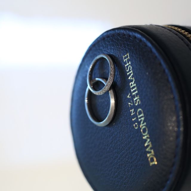 【銀座ダイヤモンドシライシの口コミ】 女性用にはダイヤが入っている結婚指輪を探していたところ、半周ダイヤが…