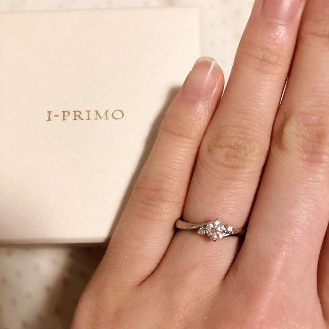 【アイプリモ(I-PRIMO)の口コミ】 デザインはウェーブになっているもの。ダイヤモンドの高さが低いデザイン…