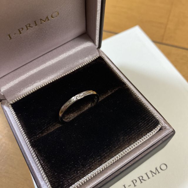 【アイプリモ(I-PRIMO)の口コミ】 婚約指輪が重ねづけできるタイプだったので、実際に合わせてみて1番合った…